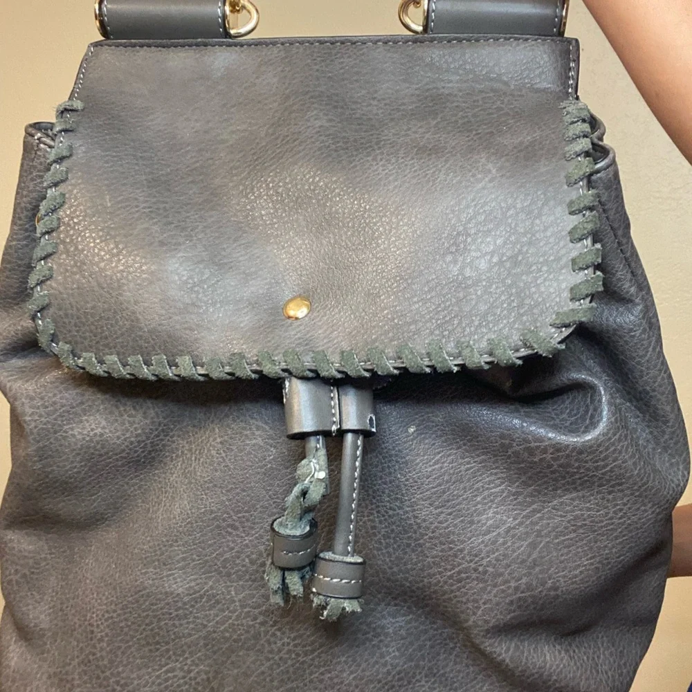 Grey backpack - Picture 4 of 6